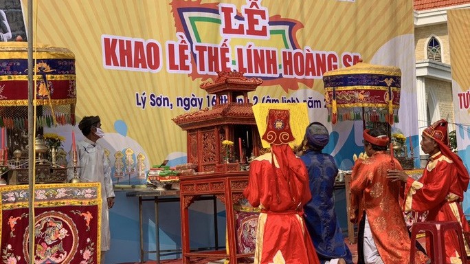Cư dân huyện đảo Lý Sơn tổ chức Lễ khao lề thế lính tưởng nhớ Đội hùng binh Hoàng Sa