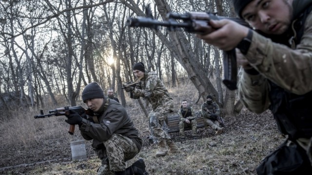 Truyền thông Anh nói Ukraine sắp cạn vũ khí, Thủ tướng Johnson quyết định 'bơm' thêm cho Kiev. (Nguồn: Anadolu) Truyền thông Anh nói Ukraine sắp cạn vũ khí, Thủ tướng Johnson quyết định 'bơm' thêm cho Kiev. (Nguồn: Anadolu)