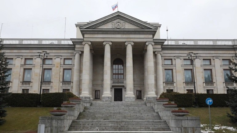 'Tiễn' 3/4 số nhà ngoại giao Nga về nước, Ba Lan tuyên bố duy trì quan hệ ngoại giao với Moscow