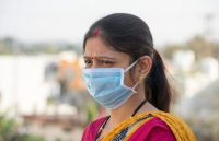 nga chong dich bang trang suc mo phong hinh dang virus corona