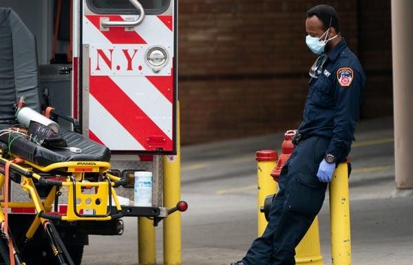 Dịch Covid-19: Chính quyền Tổng thống Trump bị tố 'đánh lạc hướng', Nga chỉ trích phương Tây dùng chiêu 'đổ lỗi'