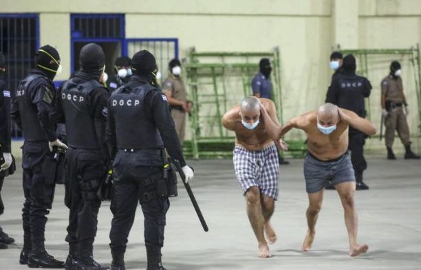 Dịch Covid-19: Số ca tử vong ở Mỹ có thể vượt 74.000 vào tháng 8, 'quả bom' dịch bệnh trong các nhà tù Mỹ Latinh