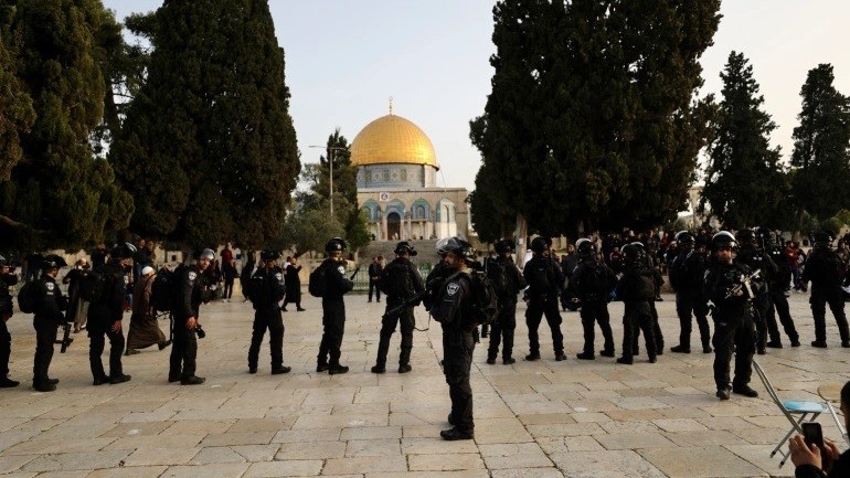 Xung đột Israel-Palestine: Đền thờ linh thiêng ở Jerusalem lại chứng kiến bạo loạn, ít nhất 12 người bị thương