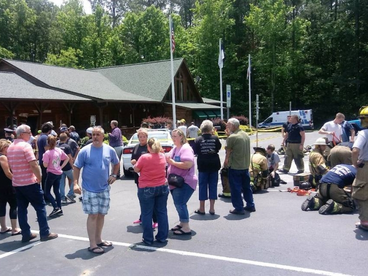 Mỹ: ​Xảy ra vụ lao xe vào nhà hàng gây thương vong