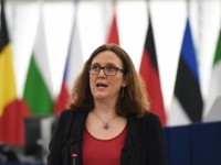 chung khoan the gioi ngap sac do do nguy co chie n tranh thuong ma i