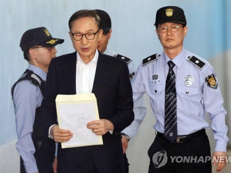 ​Cựu Tổng thống Hàn Quốc Lee Myung-bak ra hầu tòa