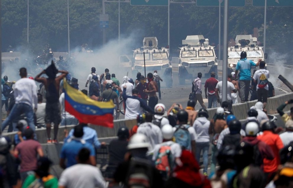 Đụng độ giữa quân đội và người biểu tình, Mỹ khẳng định ủng hộ Tổng thống tự xưng