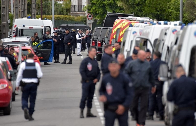 Đối tượng bắt con tin là vị thành niên, từng tham gia biểu tình "Áo vàng"