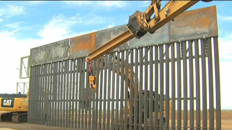 Lầu Năm Góc rút kinh phí an ninh Afghanistan bổ sung xây rào biên giới Mỹ - Mexico