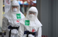 dich covid 19 cac nuoc noi long cach ly xa hoi nguoi dan tranh thu bung lua