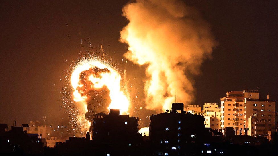 Quân đội Israel tấn công liên hoàn 130 mục tiêu ở Dải Gaza, nã cả tên lửa tới tấp? (Nguồn: Getty Images) Quân đội Israel tấn công liên hoàn 130 mục tiêu ở Dải Gaza, nã cả tên lửa tới tấp? (Nguồn: Getty Images)