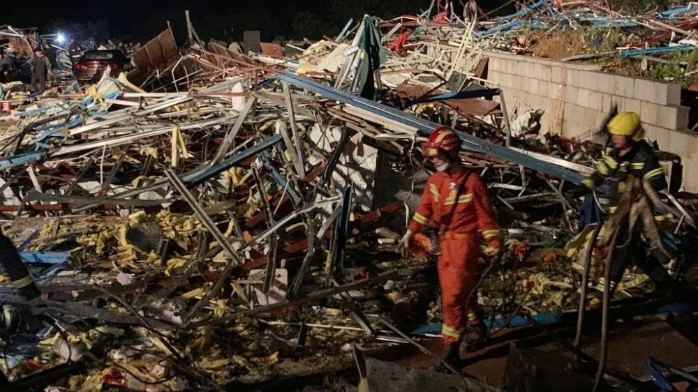 Lốc xoáy 'xé toạc' thành phố Vũ Hán ở Trung Quốc; con số nạn nhân lên tới hàng trăm người