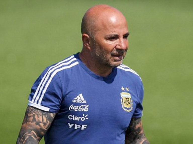 Messi cầm đầu "đảo chính", lật ghế HLV Sampaoli