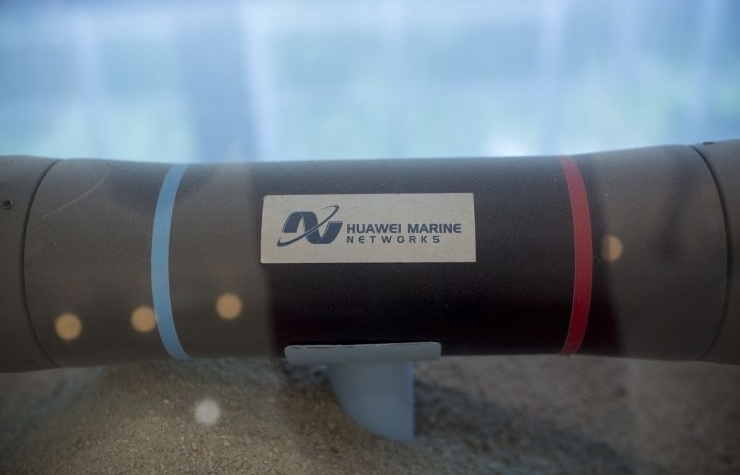 Huawei dự định bán mảng kinh doanh cáp quang biển