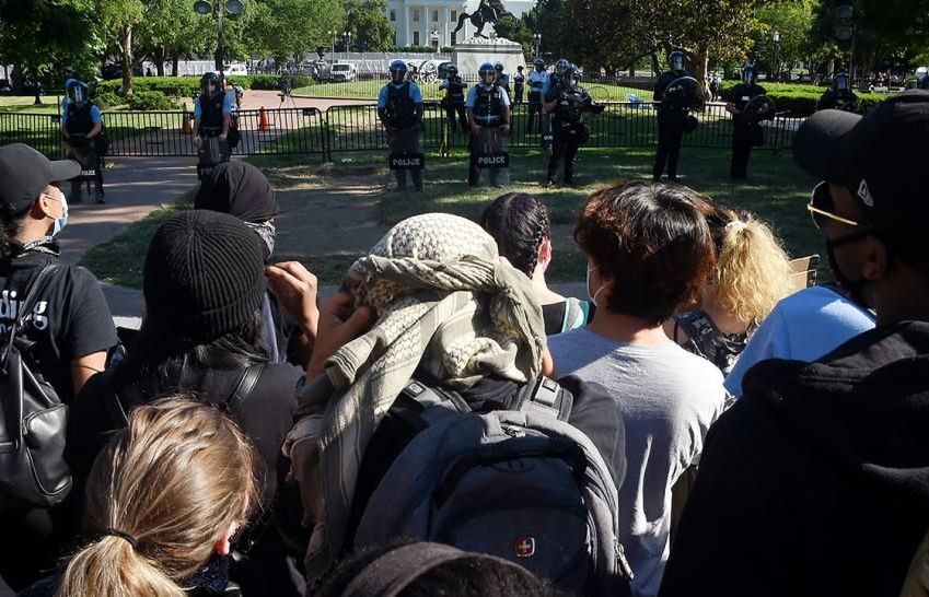 NÓNG! Biểu tình Mỹ: 1.600 binh sĩ tới khu vực thủ đô, ông Biden cam kết hàn gắn 'vết thương chủng tộc'