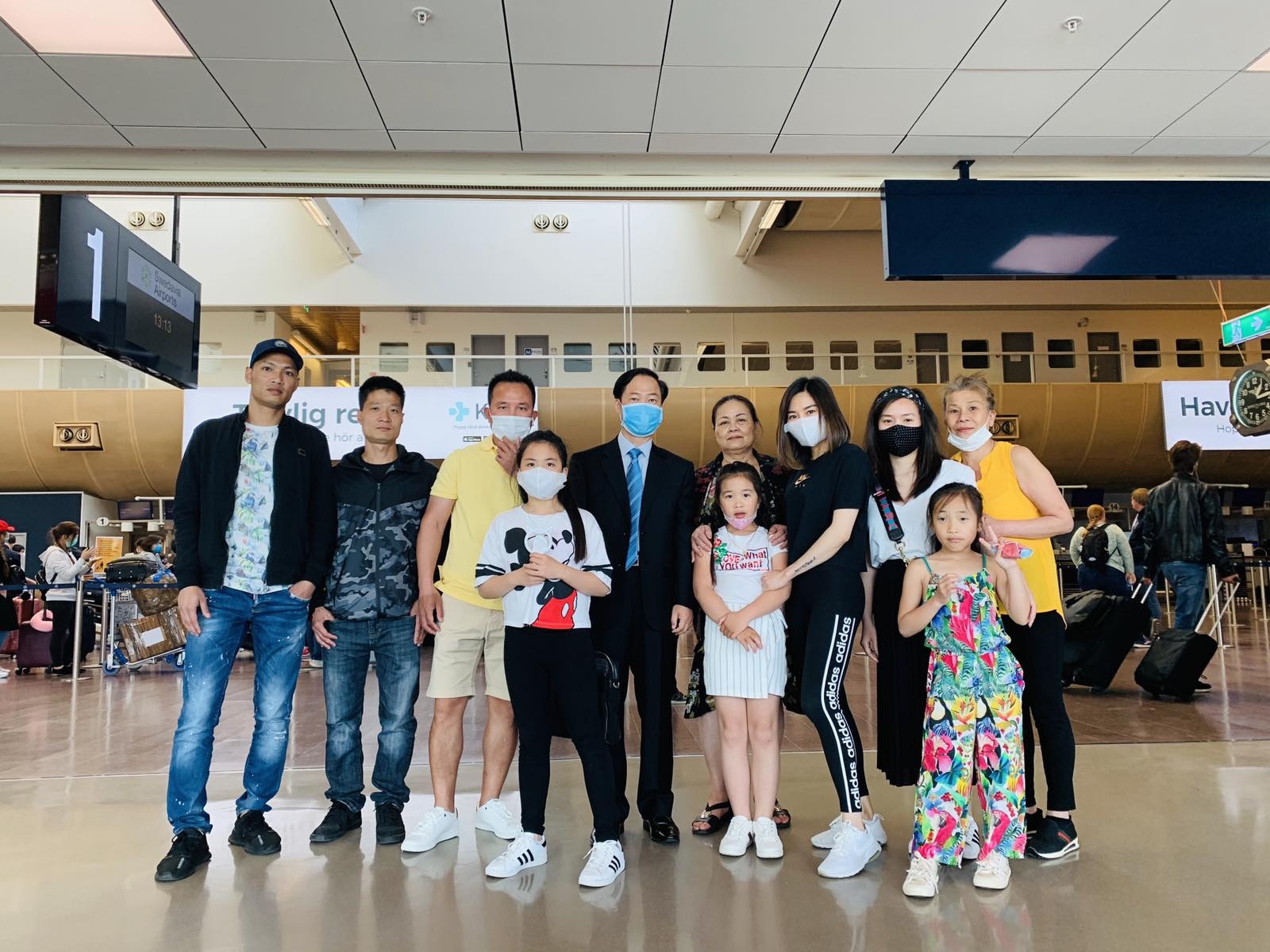 dich covid 19 cong dan viet nam tu thuy dien va phan lan ve nuoc duoc cach ly tap trung