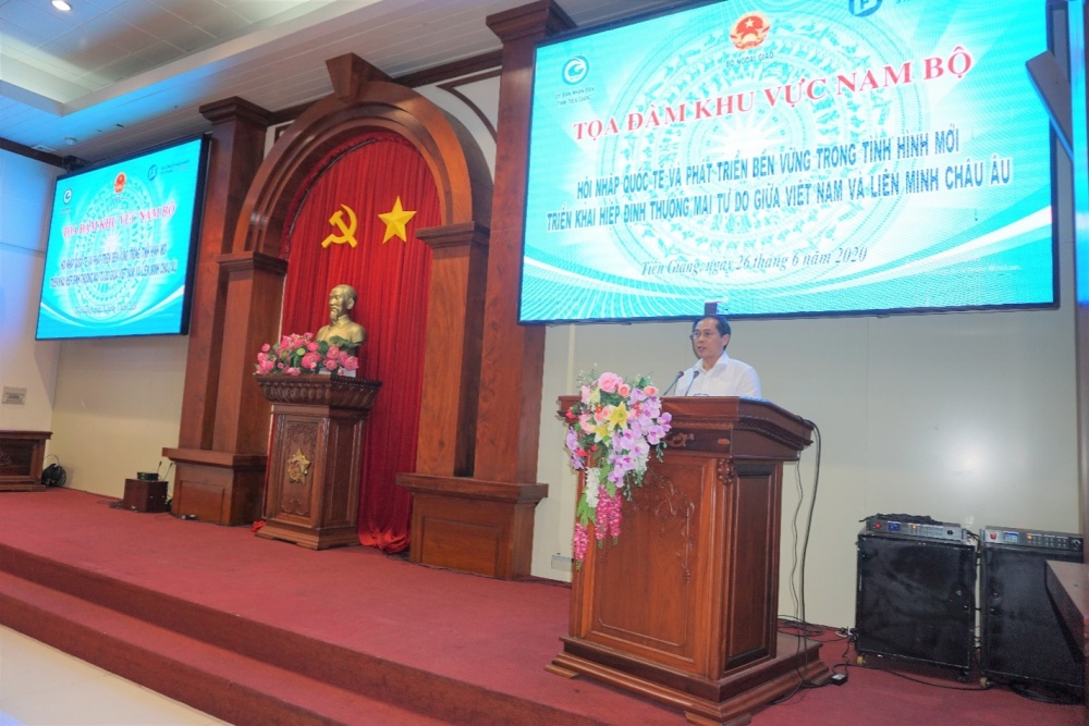 Thứ trưởng Thường trực Bộ Ngoại giao Bùi Thanh Sơn phát biểu khai mạc Hội nghị. bo ngoai giao day manh ho tro cac dia phuong phia nam hoi nhap quoc te thuc thi evfta 1