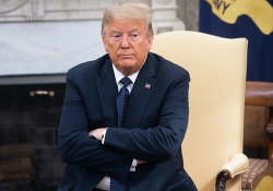 Không còn để yên cho Tổng thống Trump, Iran ra lệnh bắt giữ, yêu cầu Interpol hỗ trợ