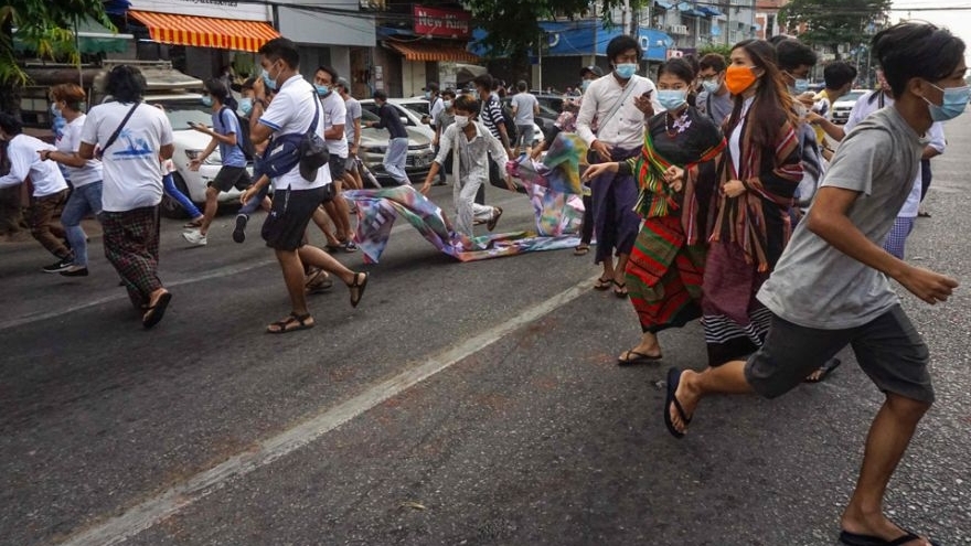 Anh, EU lại trừng phạt Myanmar