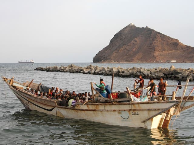 Tai nạn lật tàu thảm khốc ngoài khơi Yemen, 25 người tử vong, hàng trăm người còn lại mất tích. (Nguồn: AFP) Tai nạn lật tàu thảm khốc ngoài khơi Yemen, 25 người tử vong, hàng trăm người còn lại mất tích. (Nguồn: AFP)