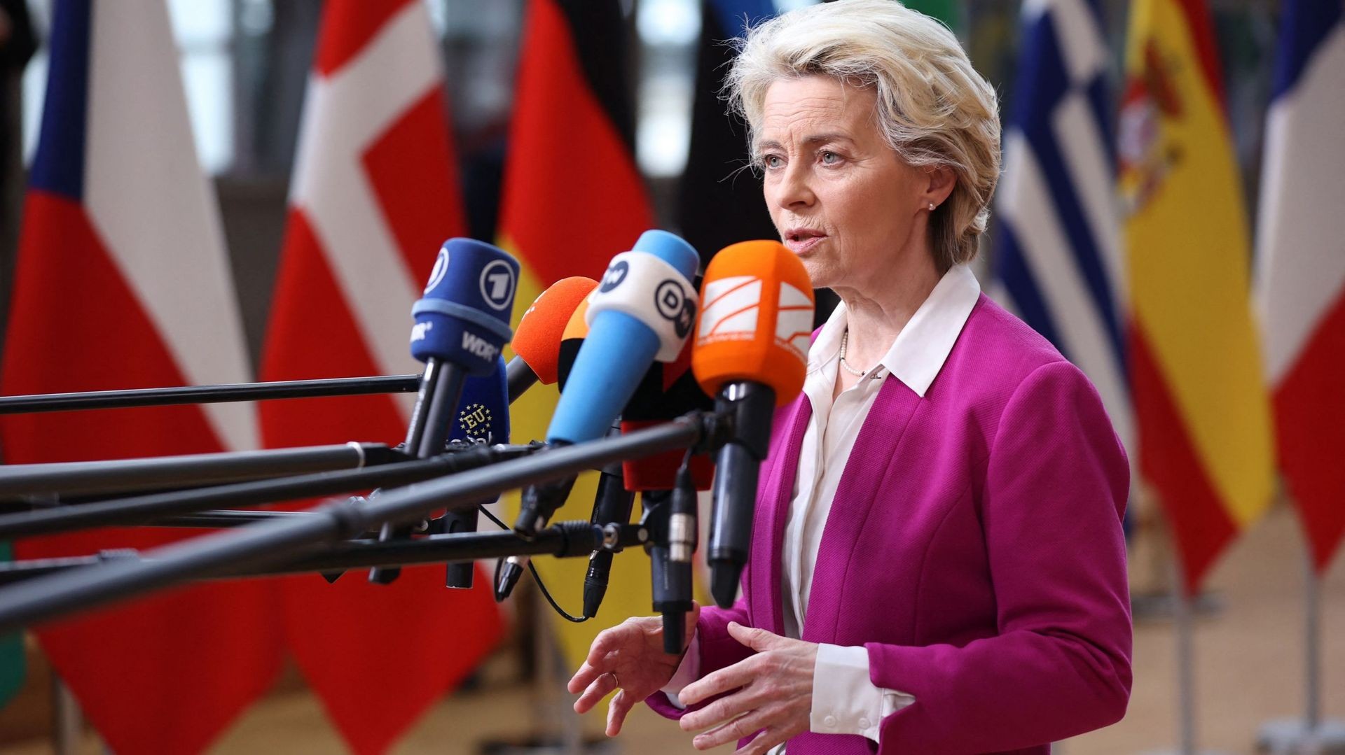 Hao hụt kho vũ khí vì Ukraine, EC muốn chi nửa tỷ USD củng cố năng lực phòng thủ Hao hụt kho vũ khí vì Ukraine, EC muốn chi nửa tỷ USD củng cố năng lực phòng thủ