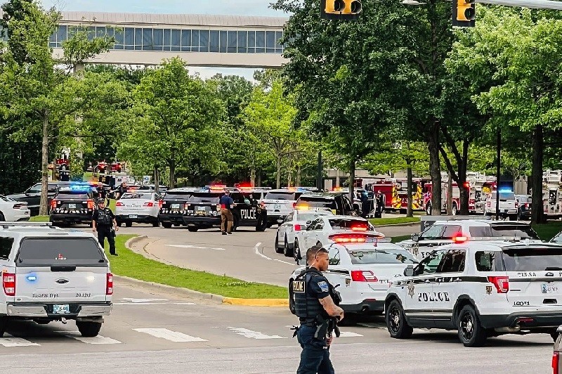 Chưa hết bàng hoàng sau vụ thảm sát ở Texas, Mỹ tiếp tục trải qua vụ xả súng kinh hoàng ở Tulsa. (Nguồn: NBC News)