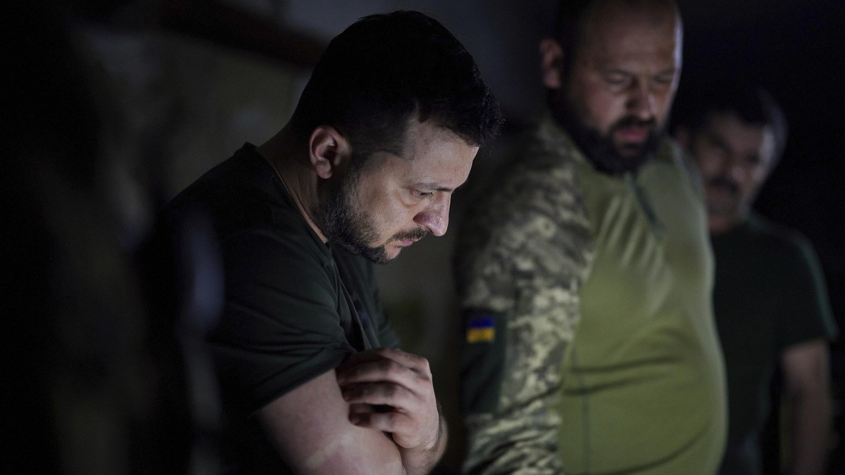 Tổng thống Ukraine thừa nhận điều thua kém Nga, Kiev lại kêu gọi khẩn cấp