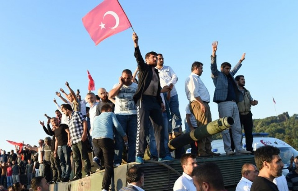 Thổ Nhĩ Kỳ vẫn nóng sau đảo chính