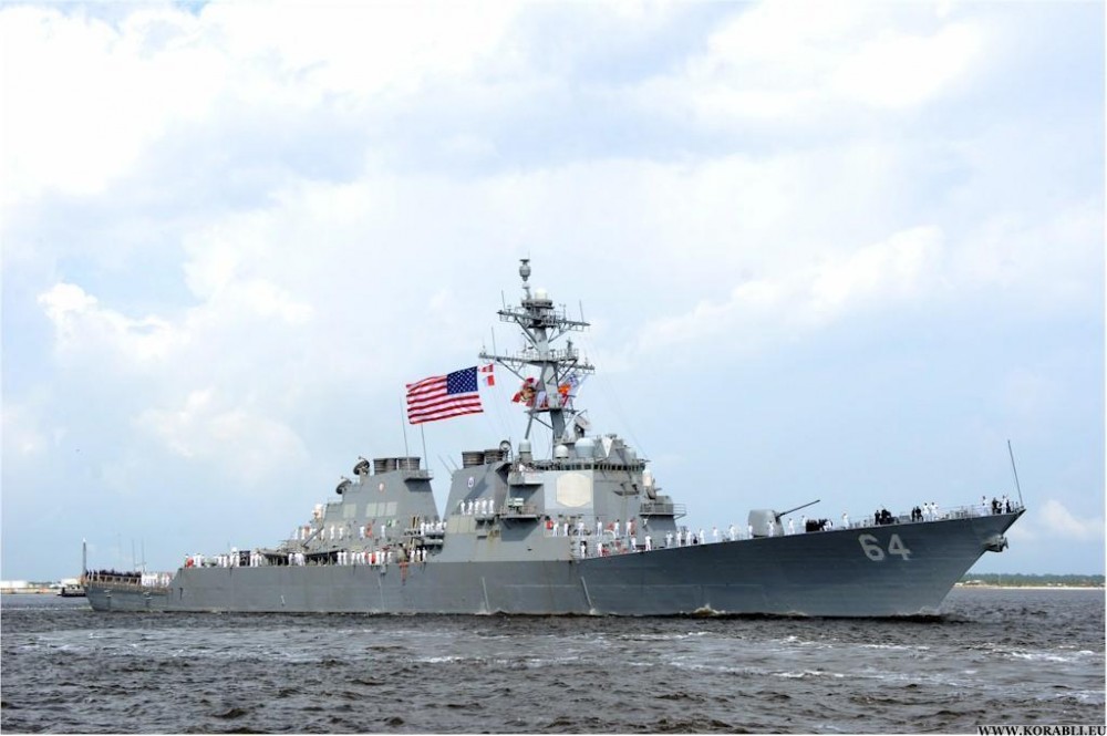 Hải quân Nga giám sát từng bước đi của chiến hạm Mỹ trên Biển Đen hai quan nga giam sat tau chien my tren bien den