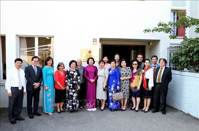 pho chu tich nuoc dang thi ngoc thinh gap go dai dien tieu bieu cua cong dong nguoi viet nam tai thuy sy