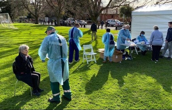 Dịch Covid-19: Australia phong tỏa thành phố Melbourne, liệu pháp điều trị bằng huyết tương có hạn chế lớn