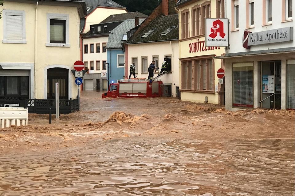 Mưa lũ lịch sử ở châu Âu: Đức gánh hậu quả thảm khốc nhất sau Thế chiến II; Bỉ lệnh giới nghiêm, lo ngại cướp bóc. (Nguồn: AFP)