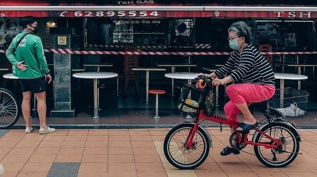 Covid-19: Singapore khuyến cáo người dân ở yên trong nhà, Malaysia cấp phép bộ dụng cụ kiểm tra nhanh