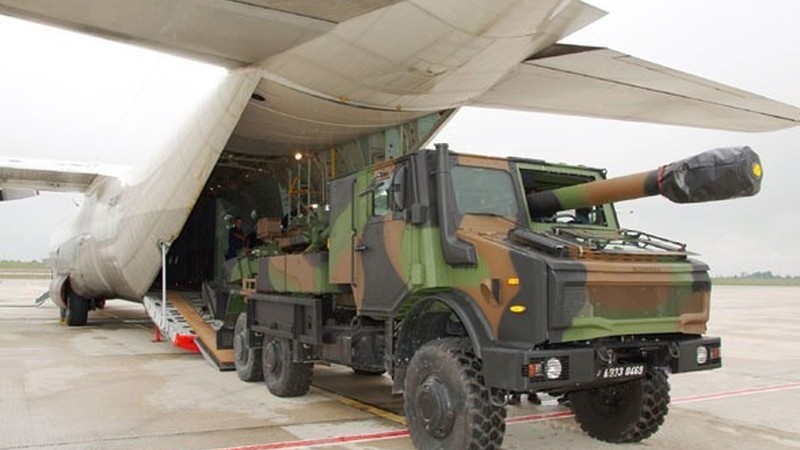 Quân đội Đức sắp cạn kho vũ khí có thể chuyển cho Kiev, 6 khẩu pháo tự hành Pháp 'lên đường' đến Ukraine