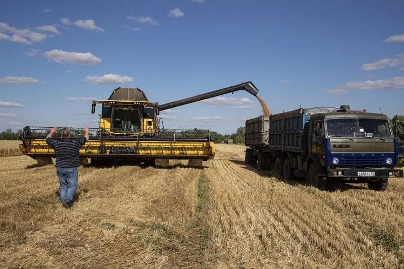 Khủng hoảng lương thực: LHQ phát cảnh báo nóng, EU tính nới 'gọng kìm' các ngân hàng Nga? (nguồn: EPA-EFE) Khủng hoảng lương thực: LHQ phát cảnh báo nóng, EU tính nới 'gọng kìm' các ngân hàng Nga? (nguồn: EPA-EFE)