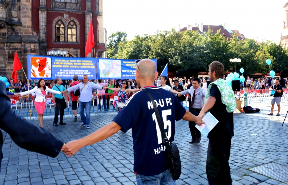 Míttinh tại Séc ủng hộ phán quyết của Tòa Trọng tài về Biển Đông