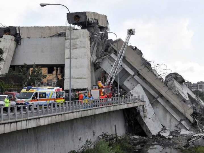 ​Sập cầu cạn trên đường cao tốc ở Italy