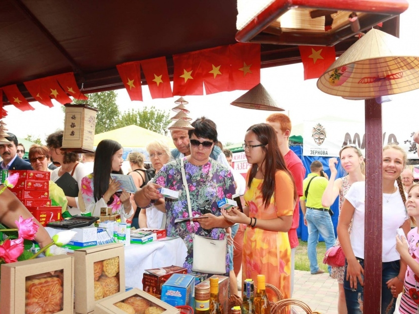 ĐSQ Việt Nam tại Ukraine làm việc với lãnh đạo tỉnh Poltava