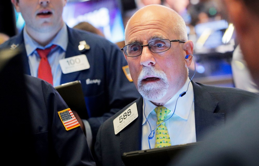 Căng thẳng Mỹ - Trung lại leo thang, Phố Wall chao đảo, thị trường tìm nơi trú ẩn