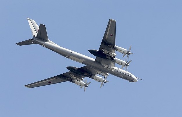 Tiêm kích Mỹ xua đuổi máy bay ném bom của Nga trên vùng trời Alaska