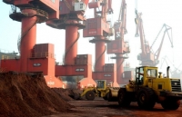 reuters quan doi my tai tro cho cac nha may dat hiem de phat trien vu khi