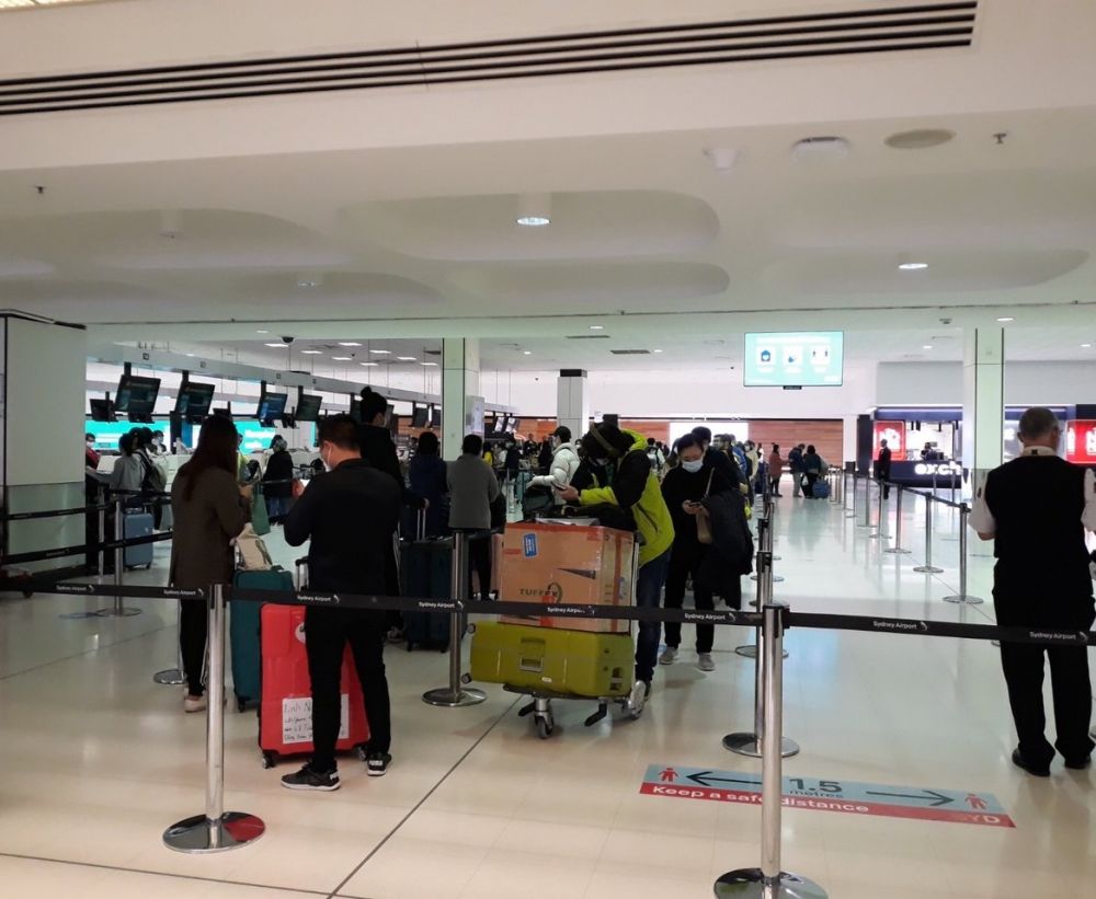 Chuyến bay đưa hơn 340 công dân Việt Nam từ Australia hạ cánh an toàn xuống sân bay Tân Sơn Nhất chuyen bay dua hon 340 cong dan viet nam tu australia ha canh an toan xuong san bay tan son nhat