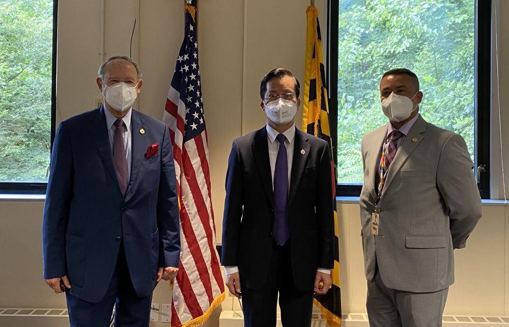 Đại sứ quán Việt Nam tại Hoa Kỳ trao tặng bang Maryland khẩu trang phòng dịch