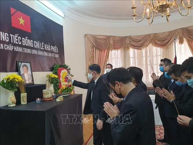 le-vieng-nguyen-tong-bi-thu-le-kha-phieu-tai-cac-co-quan-dai-dien-viet-nam-o-nuoc-ngoai-3