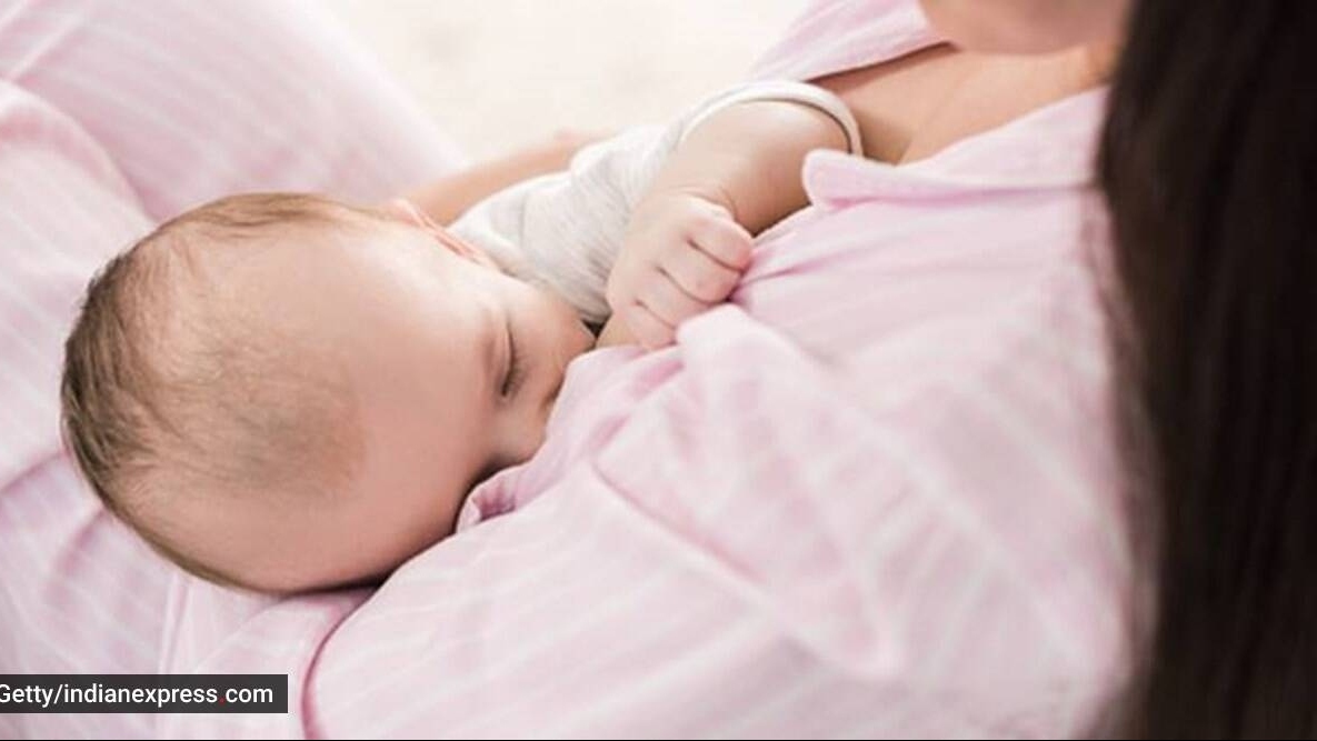 Mẹ nhiễm SARS-CoV-2 hoặc tiêm vaccine Covid-19 có tiếp tục cho con bú được không?