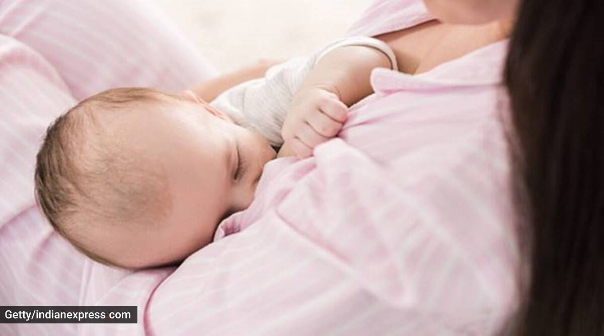 Mẹ nhiễm SARS-CoV-2 hoặc tiêm vaccine Covid-19 có tiếp tục cho con bú được không?