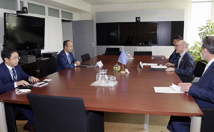 Đại sứ Nguyễn Trung Kiên trình Thư Ủy nhiệm tới Thư ký Điều hành Tổ chức Hiệp ước cấm thử hạt nhân toàn diện. (Đại sứ quán Việt Nam tại Áo) Đại sứ Nguyễn Trung Kiên trình Thư Ủy nhiệm tới Thư ký Điều hành Tổ chức Hiệp ước cấm thử hạt nhân toàn diện. (Đại sứ quán Việt Nam tại Áo)