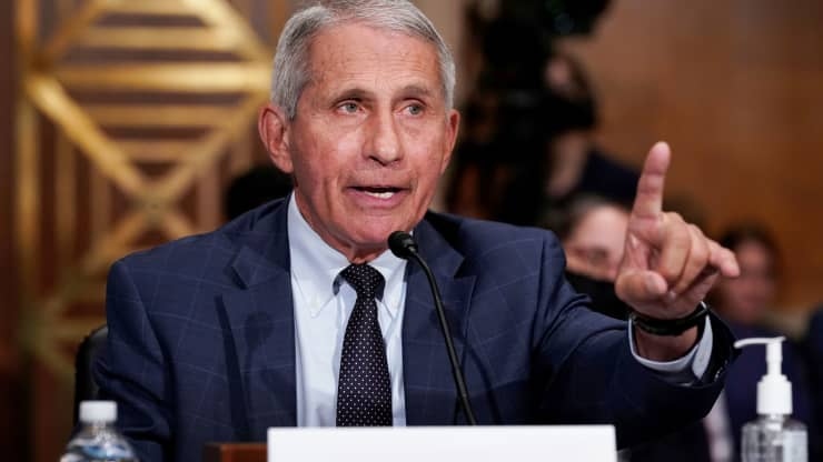 Chuyên gia y tế hàng đầu Mỹ: Mỹ đang phải trả giá khủng khiếp vì chưa 'phủ' vaccine Covid-19; muốn ngăn virus đột biến, hãy tiêm vaccine! (Nguồn: reuters)