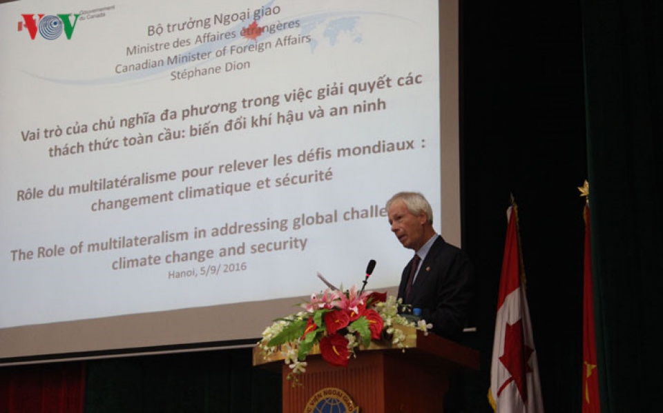 ngoai truong canada noi chuyen voi sinh vien 4 truong dai hoc