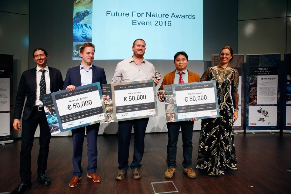 Nỗi niềm cùng tê tê noi niem cung te te